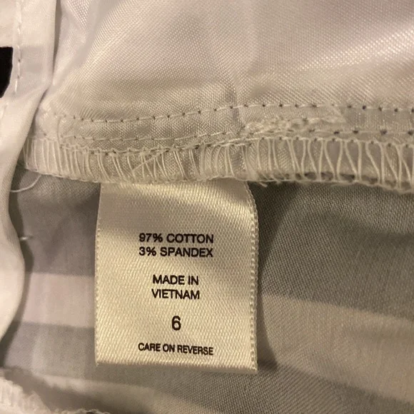 New York & Company - Women's Black and White Stripes Crop Pants (NWT) - Picture 5 of 7